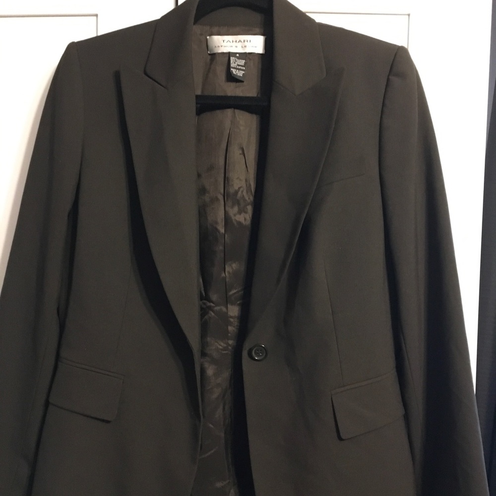 Tahari women’s jacket & skirt